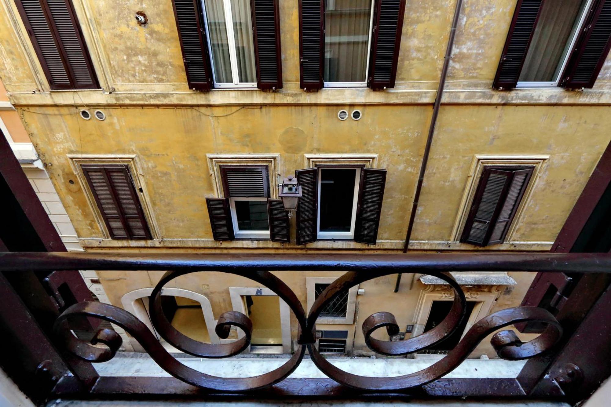 Luxury Charme Between Pantheon And Spanish Steps Рим Экстерьер фото